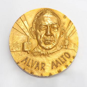 Medalj, Alvar Aalto Finlandia, 18K guld. Design Eila Hiltunen. Kultateollisuus, Åbo 1974. Numrerad 3.