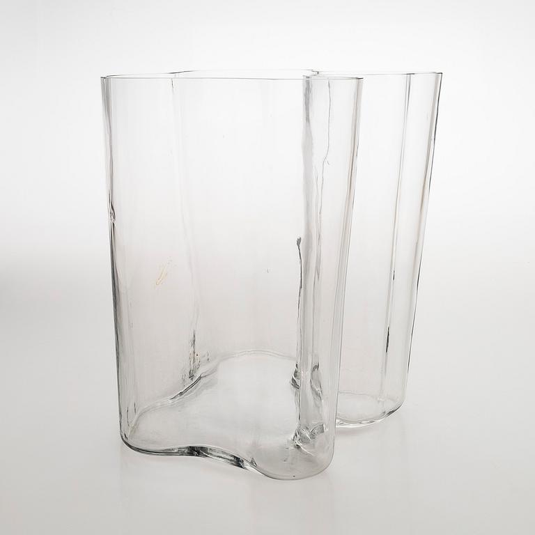 Alvar Aalto, a '3031' vase, signed Alvar Aalto, 1960/70s.