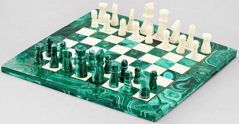 SCHACKSPEL med PJÄSER, 32 st marmor samt malakit, 1900-tal.