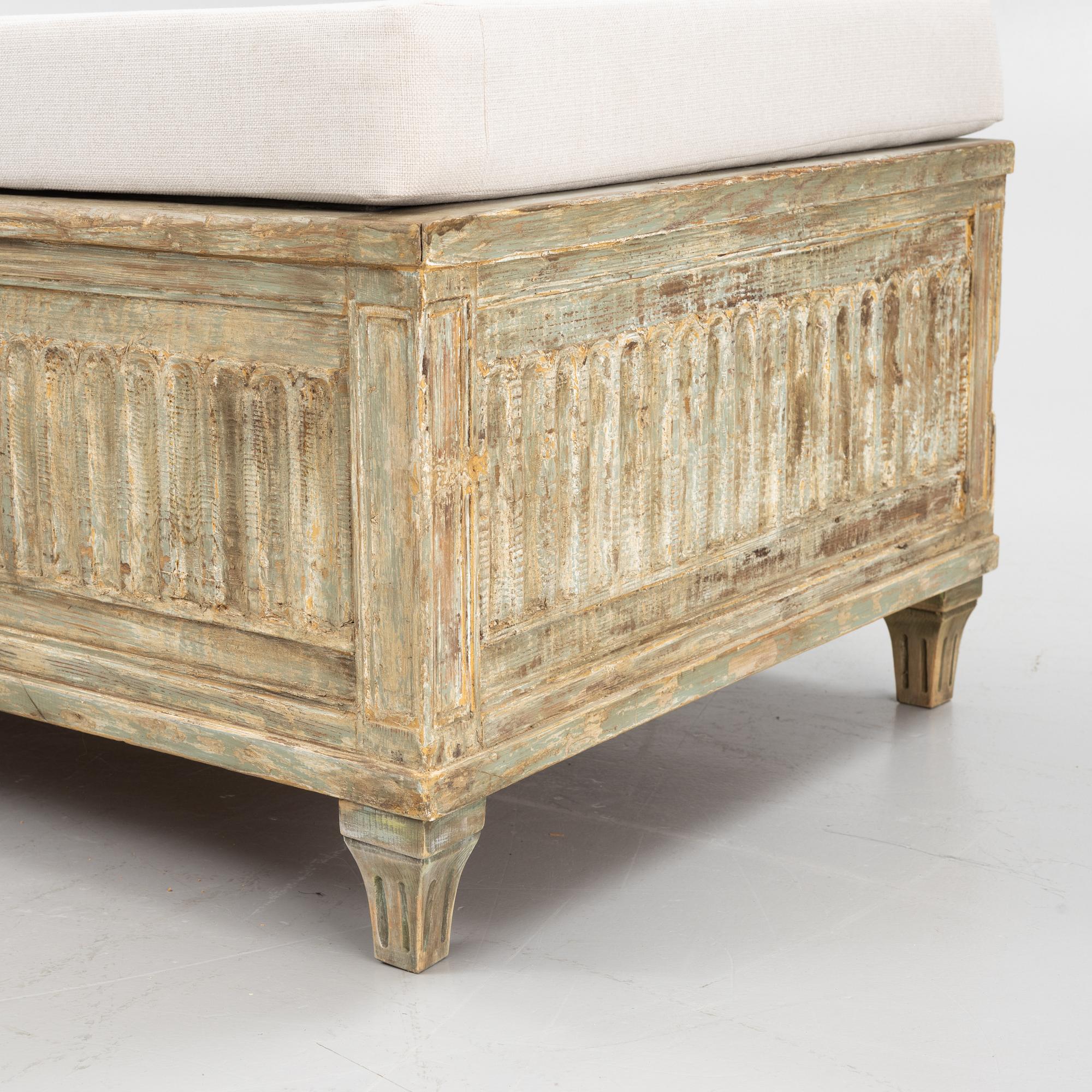 A painted late Gustavian bench, circa 1800.
