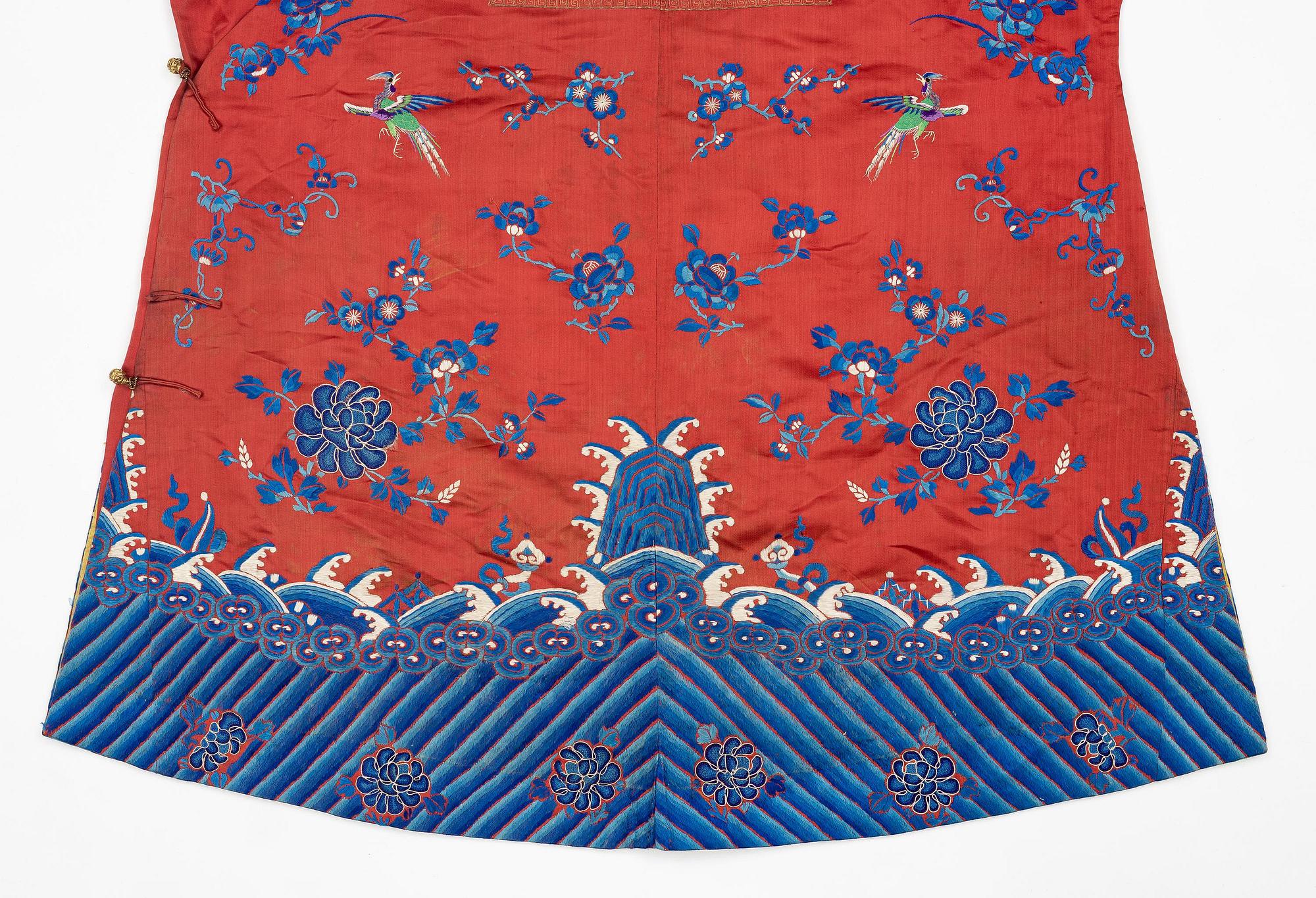 A Chinese semi-formal embroidered silk robe, late Qing dynasty, circa 1900.