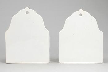 SKÄPPOR, 2 st, porslin, Villeroy & Boch, Dresden, 1900-talets första hälft.