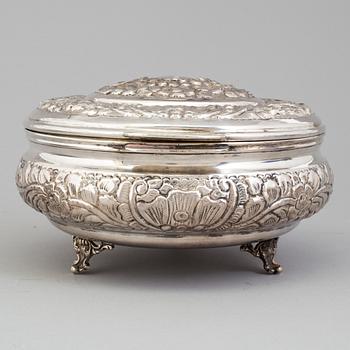 An Egyptian silver food box, Cairo, 20th Century.