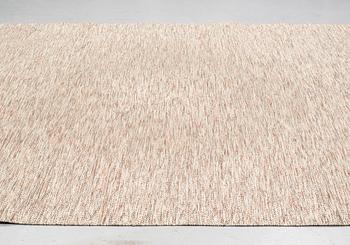 A CARPET, probably machine made, ca 281,5 x 281 cm, Kasthall.