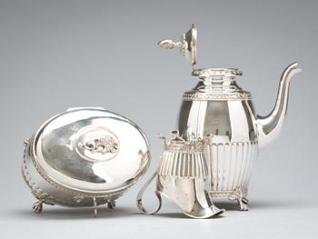 KAFFEKANNA, SOCKERSKRIN och GRÄDDKANNA, silver, empirestil, GAB, 1900-talets första hälft, total vikt 1080g.
