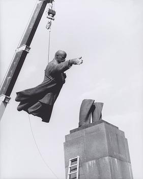 225. Antanas Sutkus, "Good Bye, Party Comrades! Vilnius", 1991.