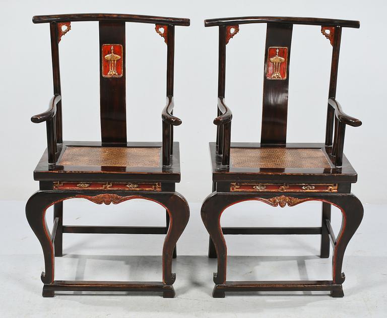 KARMSTOLAR, ett par, Kina, 1800/1900-tal.