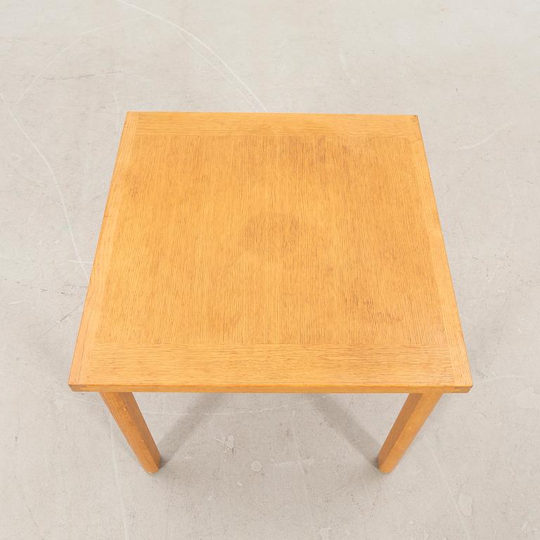 Ingmar Relling, soffa samt sidobord "Svane", ur Svane-serien, Ekornes Fabrikker A/S, Norge, 1970-tal.