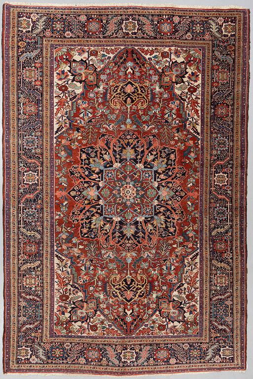 Matto, semi-antique Heriz, ca 381 x 256 cm.