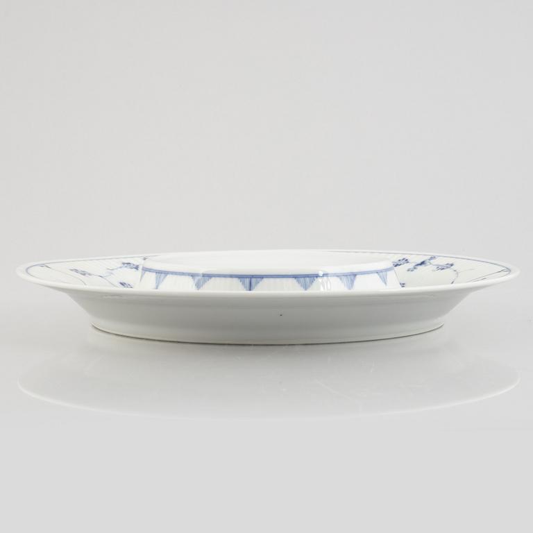 Terrin med lock och fat, porslin, Royal Copenhagen, "Musselmalet", modell 223, 1800-tal.