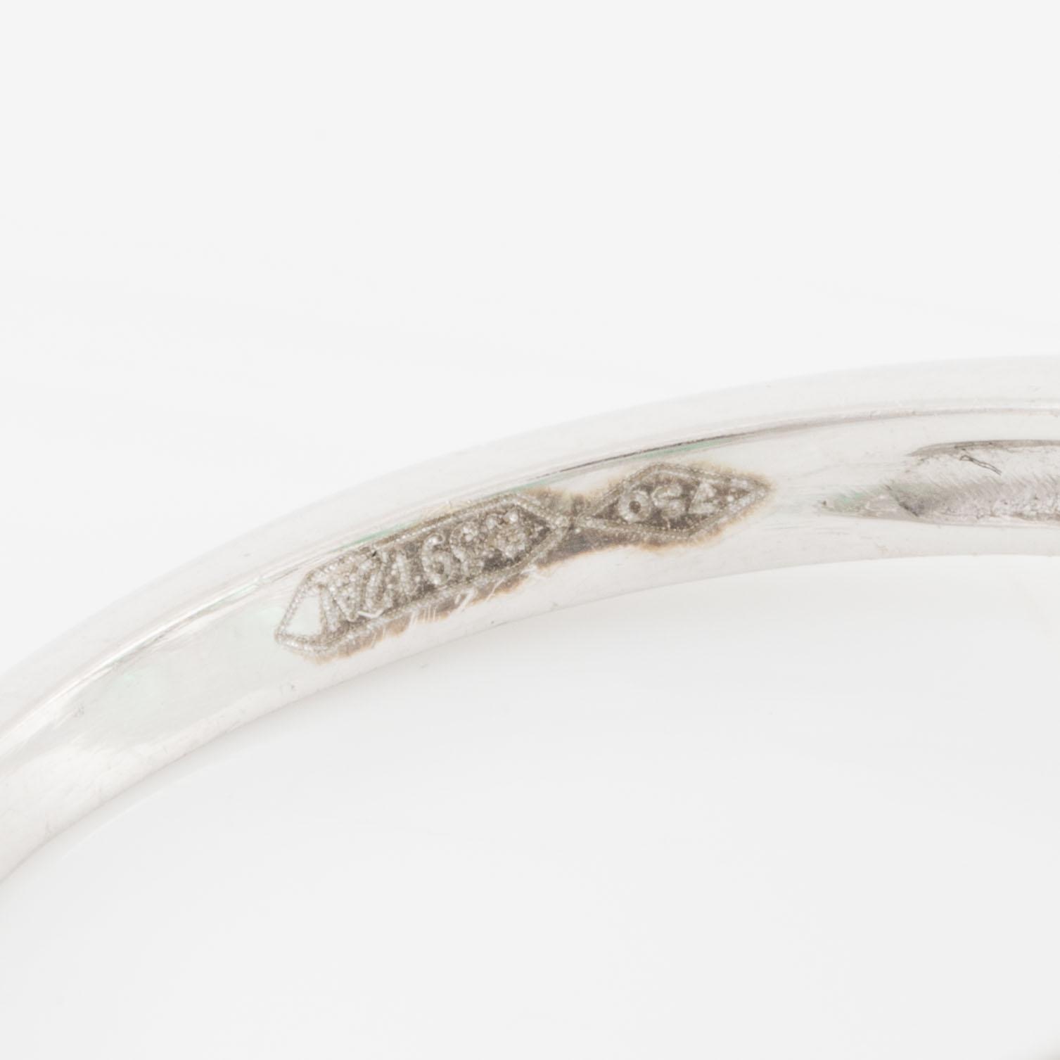 Ring, 18K white gold with emeralds and brilliant-cut diamonds.