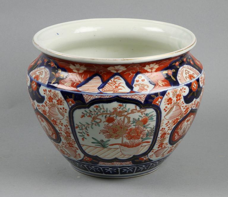 YTTERFODER, porslin, Imari Japan. Omkring 1900.