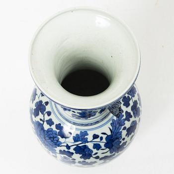 Vas, porslin. Kina, 1900-tal.