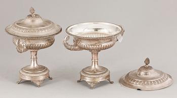 SOCKERSKÅLAR, ett par, silver, Simon Simonsson, Stockholm. 1821-1835. Totalvikt 1736 g.