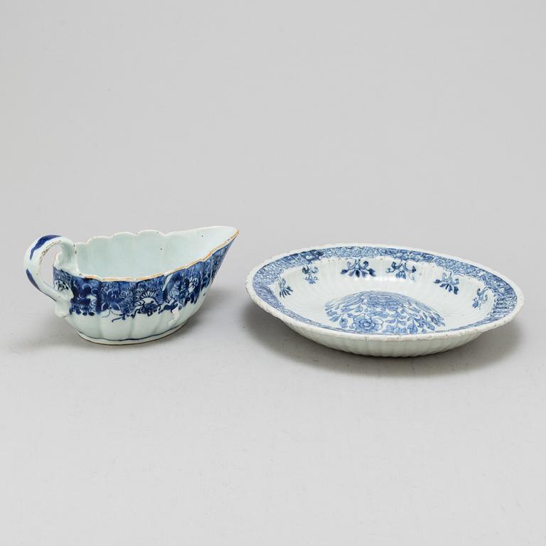 A blue and white dish and sauce boat, Qing dynasty, Qianlong (1736-95).