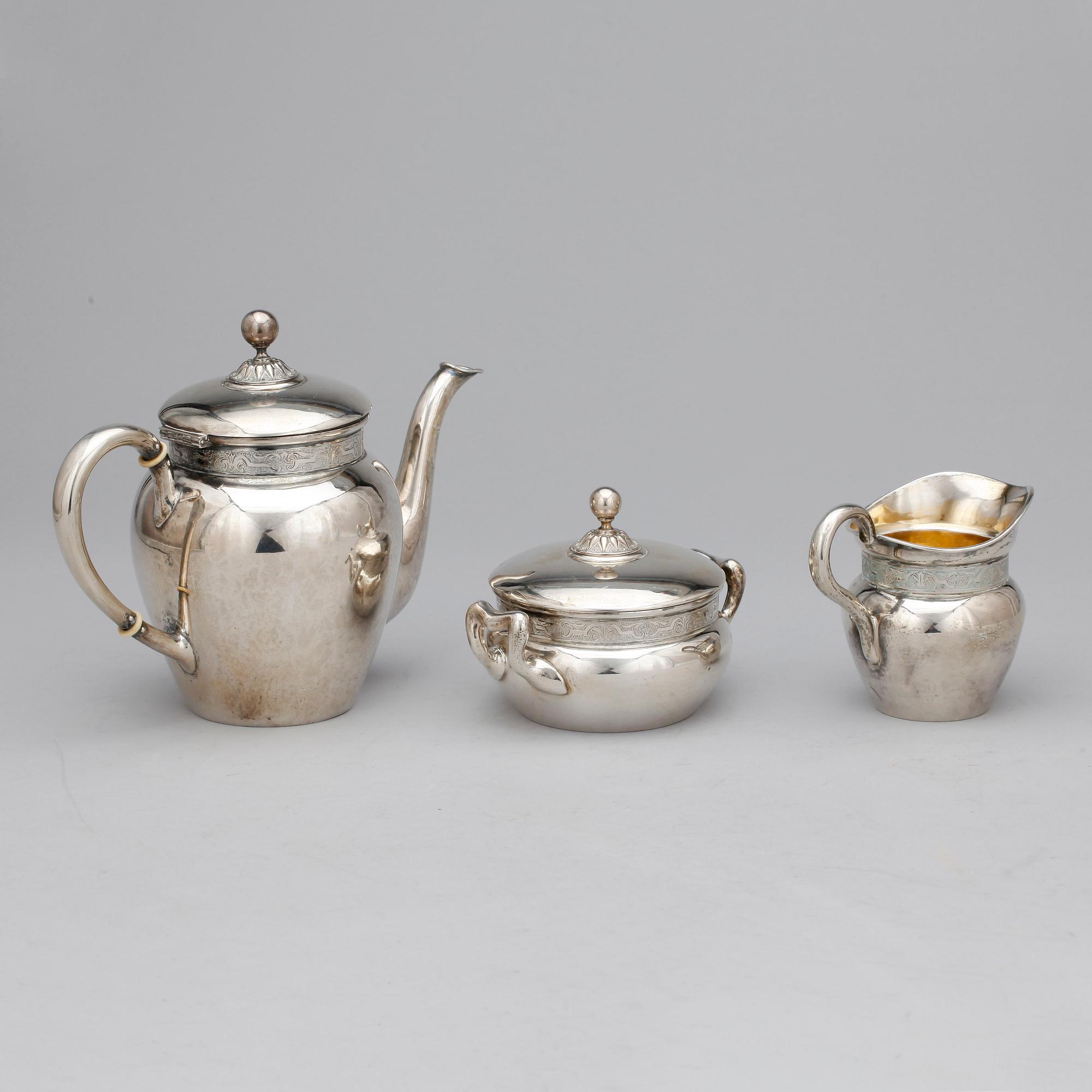 KAFFESERVIS, 3 delar, silver C G Hallberg Stockholm 1888. Vikt 590 gr.