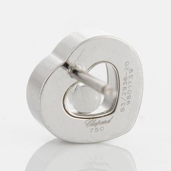 A pair of Chopard "Happy diamonds" earrings in 18K white gold with round brilliant-cut diamonds.