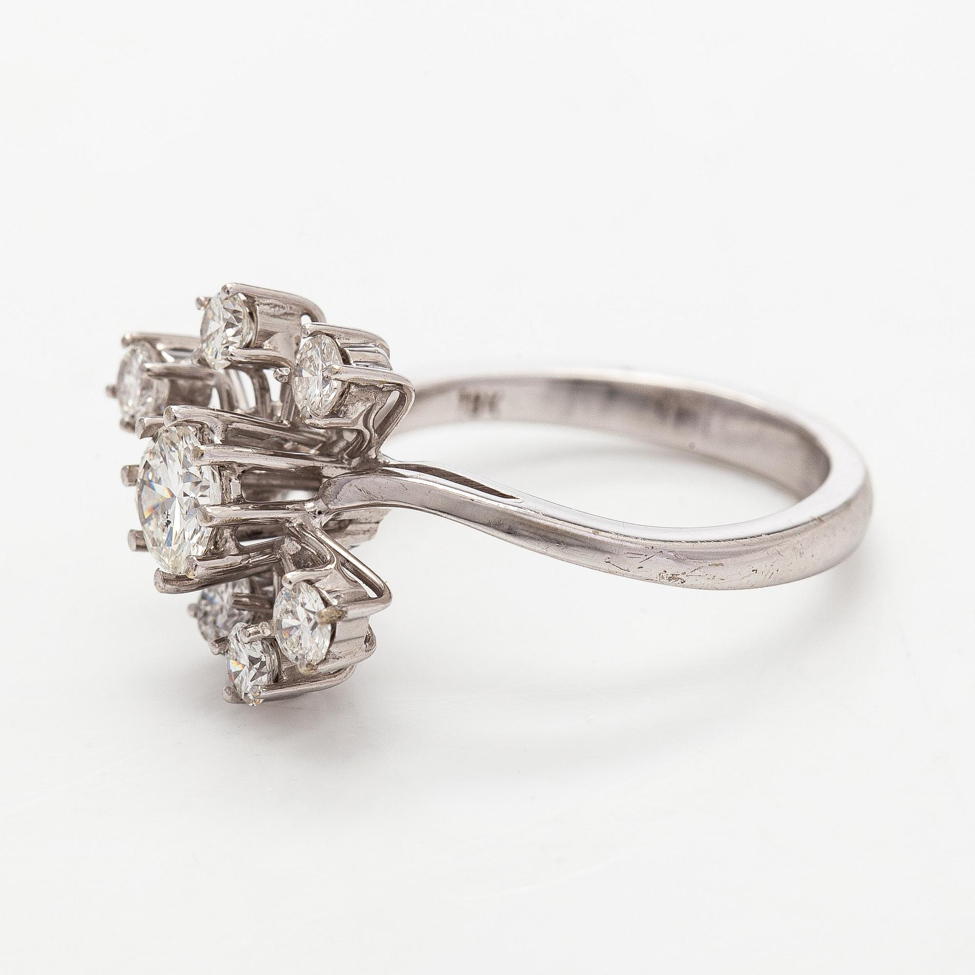 Ring, brilliant cut diamonds, 18K white gold.