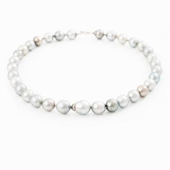 Necklace with cultured baroque Tahitian pearls.