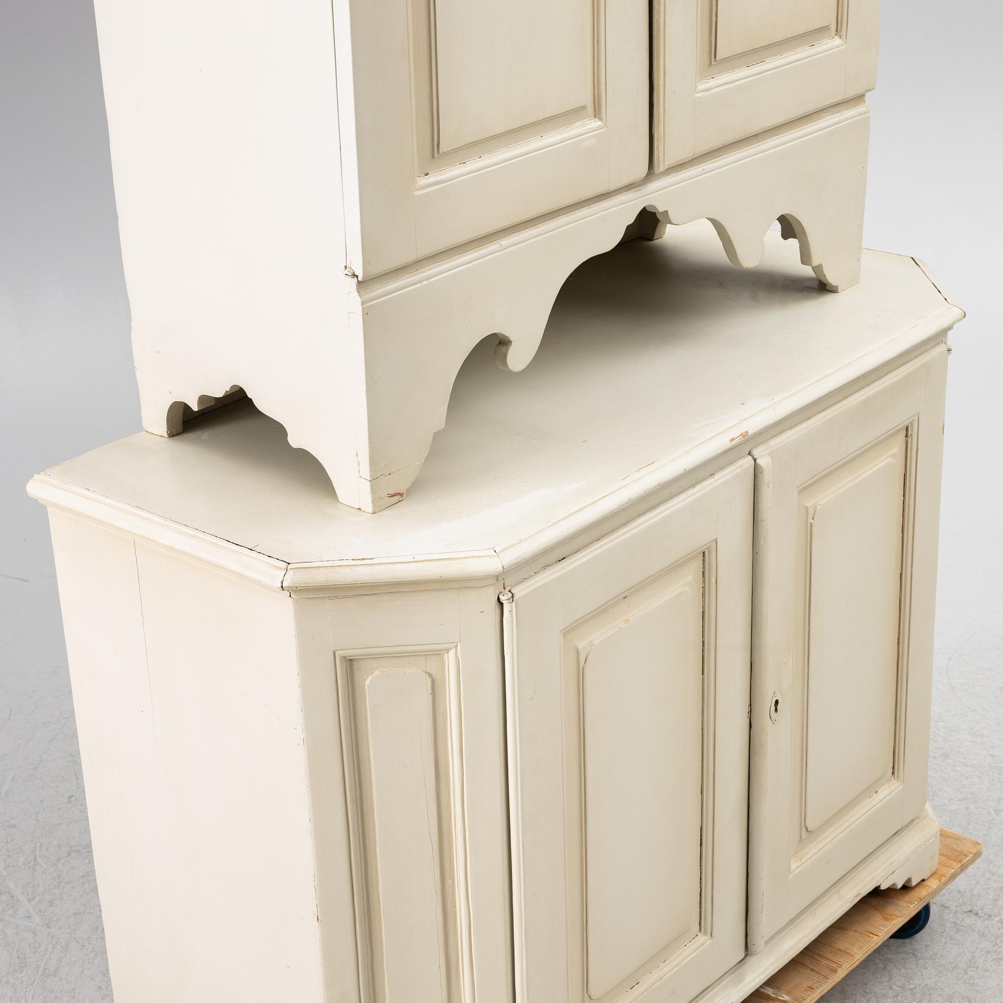 Skåp, omkring 1800.