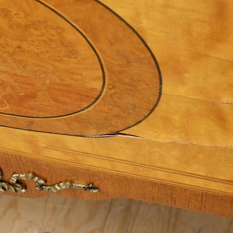 BYRÅ, gustaviansk stil, 1900-talets första hälft.