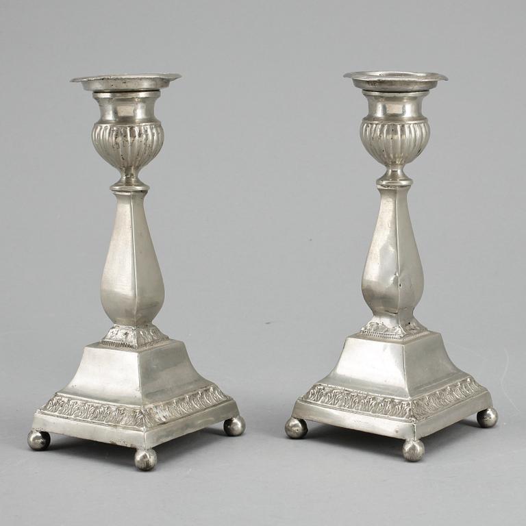 LJUSSTAKAR, ett par, tenn, Mathias Norling, Jönköping, 1842.