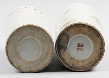 PENSELVASER, 2 st, porslin, Kina, 1900-tal.