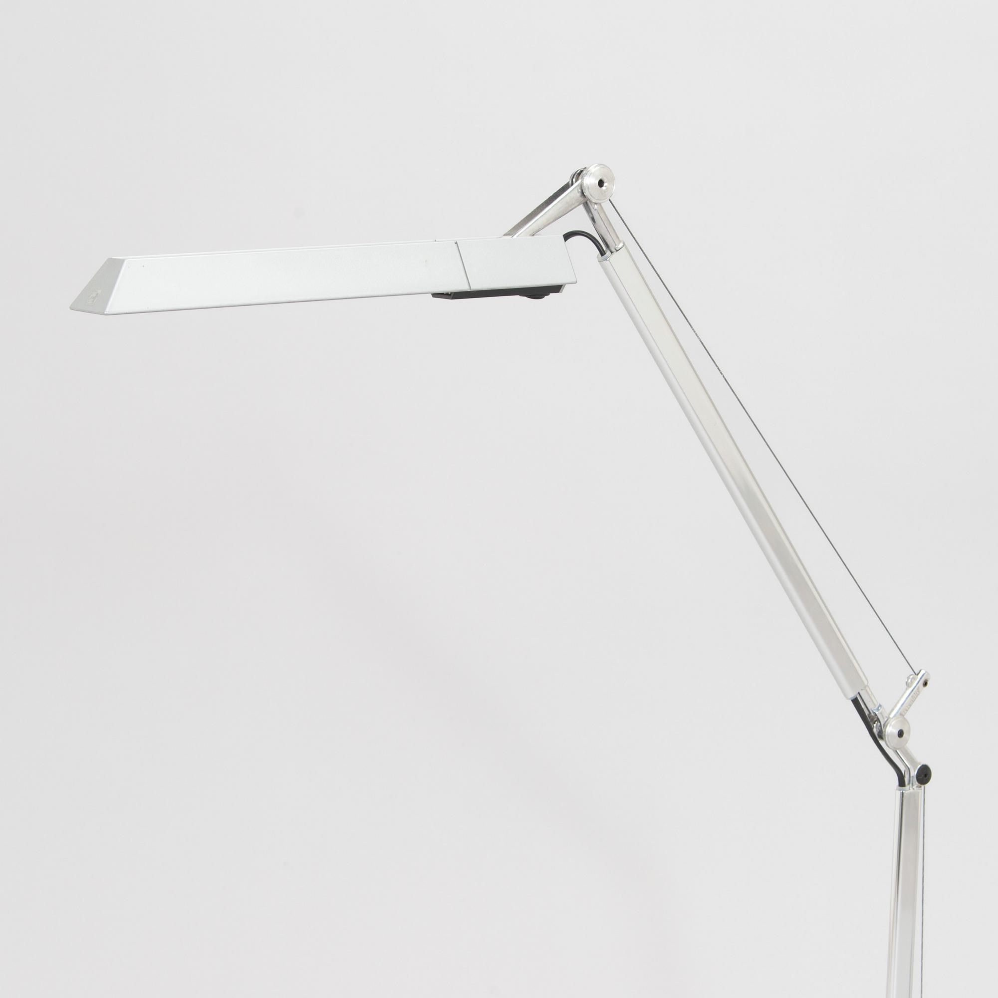 Michele De Lucchi & Giancarlo Fassina, pöytävalaisin, "Tolomeo, Video", Artemide, Italia.