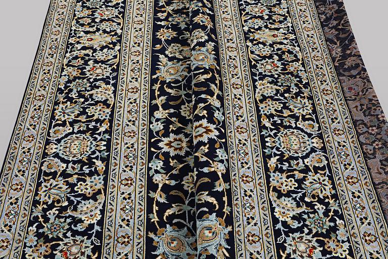 A carpet, Kashan, ca 413 x 312 cm.