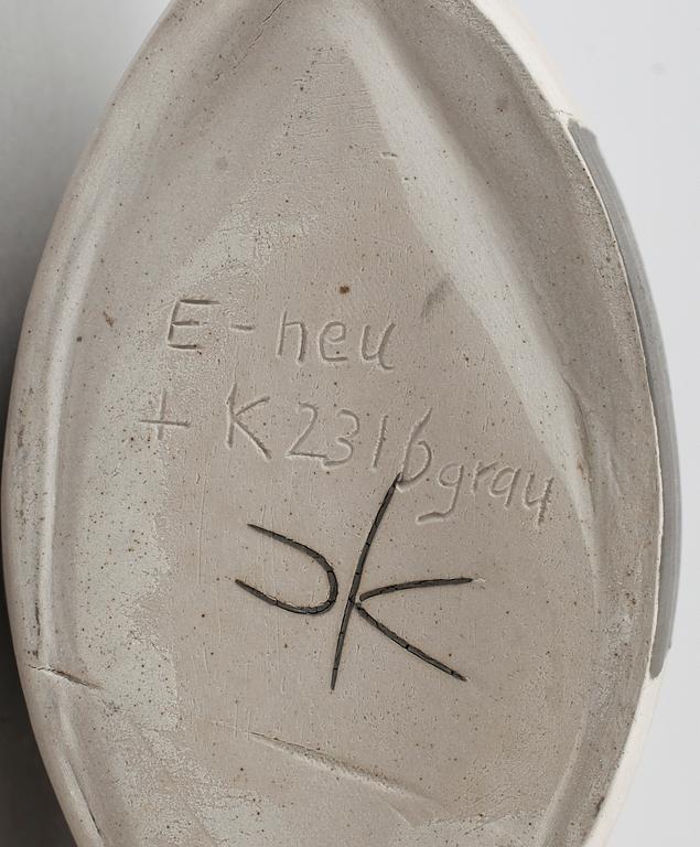 VASER, 2 st OCH LOCKURNA, keramik, otydligt signerade, 1900-talets andra hälft.