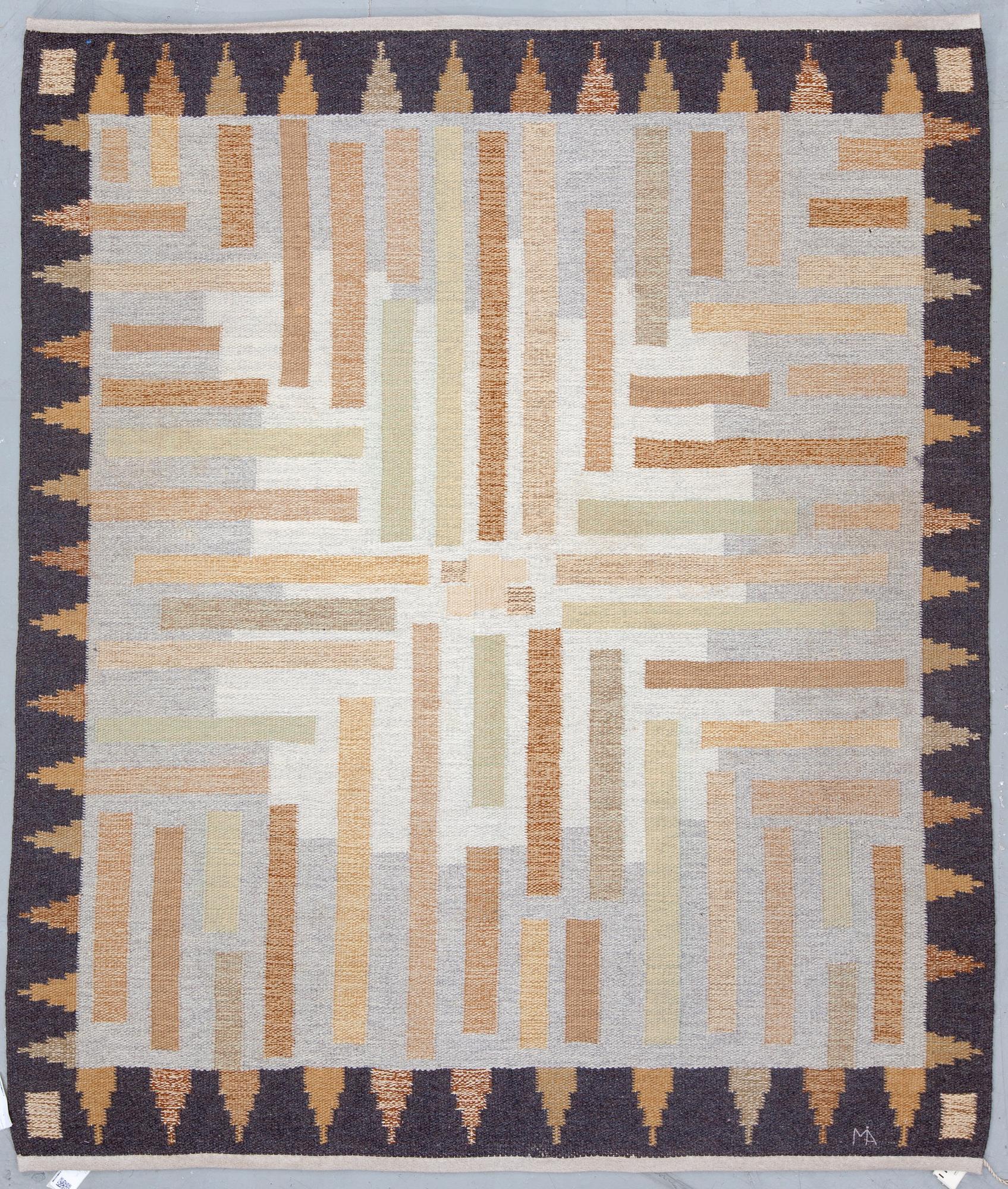 A RUG. Flat weave, Gammelstads Handväveri AB. Signed MÅ (Margareta Åkerberg). Around 203 x 171 cm.