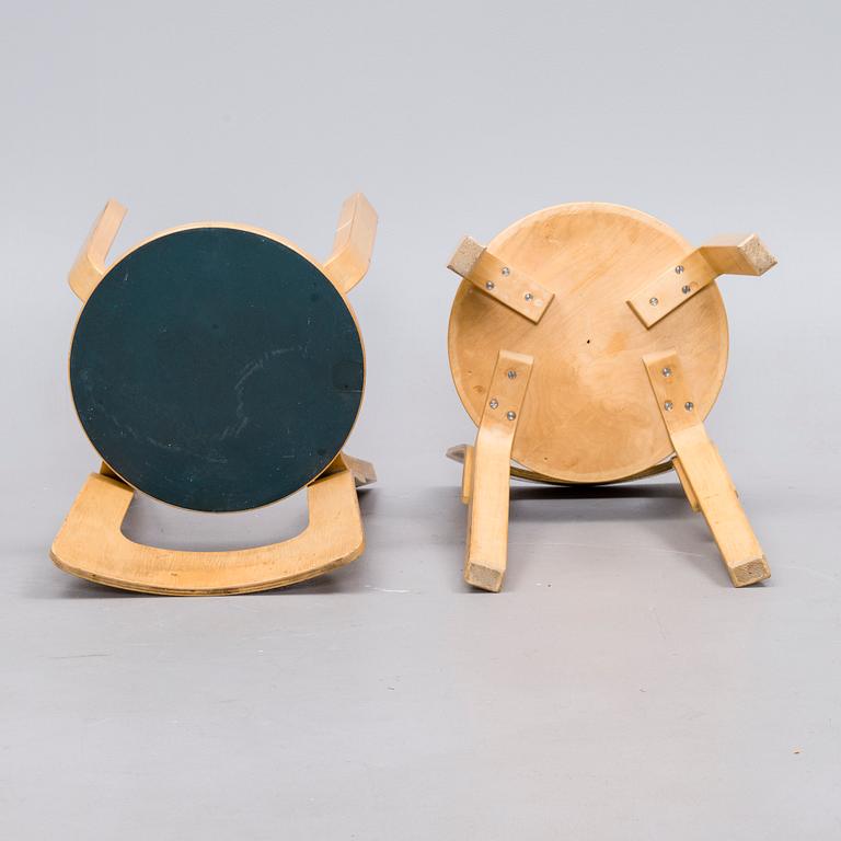 STOLAR, ett par, modell 65, Alvar Aalto Artek. Modellen formgiven 1935.