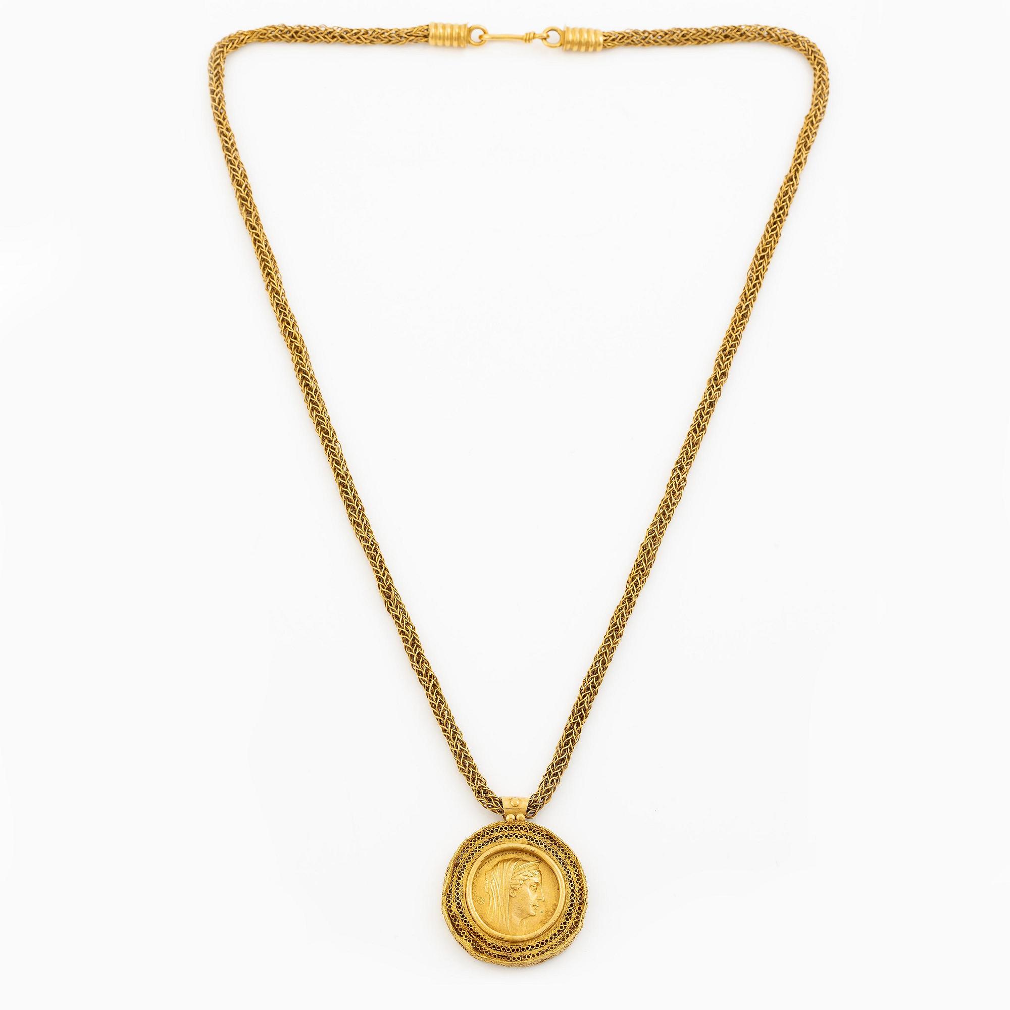 A necklace 18K gold set with a gold coin.