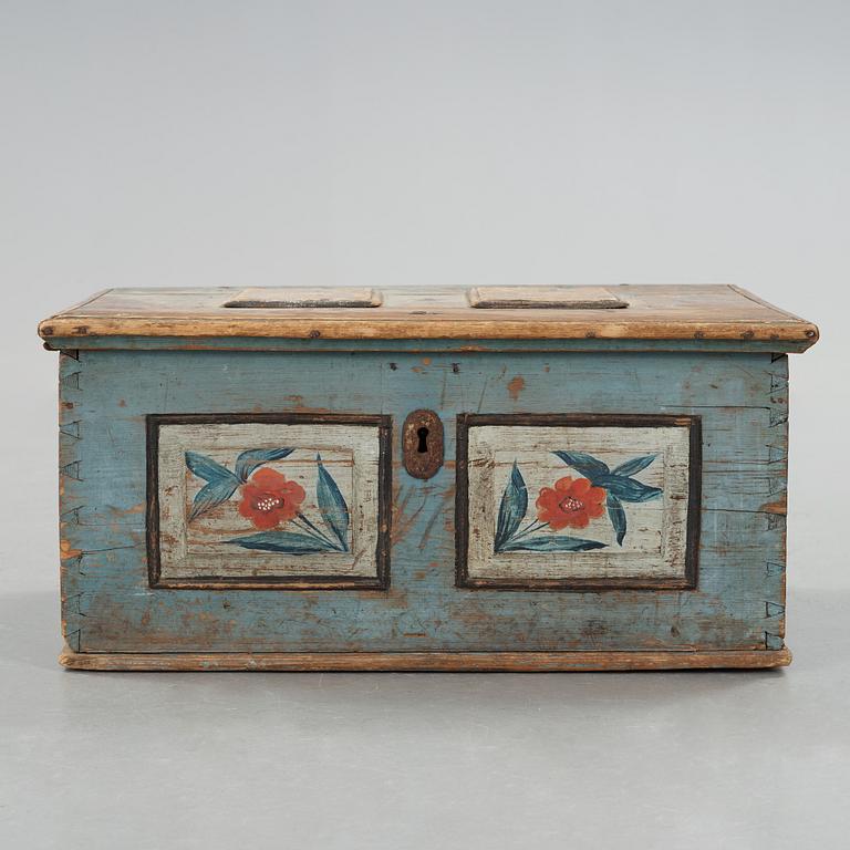 a folk art chest from Ljusdal Järvsö in the first half of the 19th century.