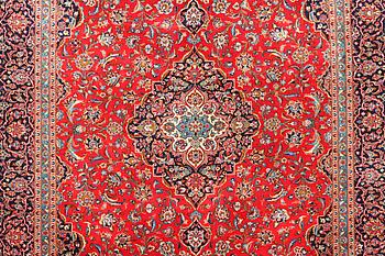 A Kashan carpet, c. 403 x 292 cm.