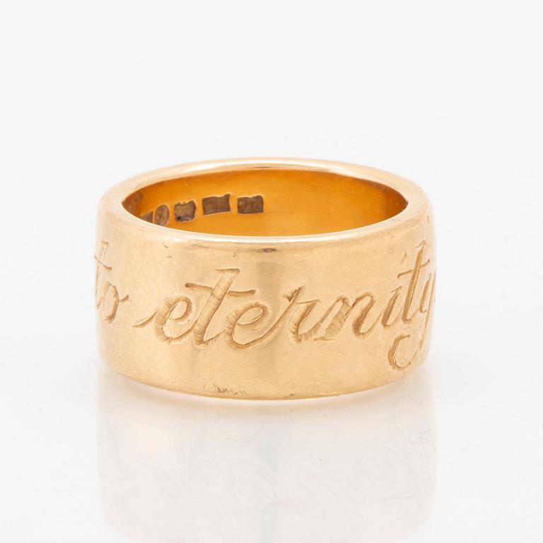 Efva Attling ring 18K guld "From here to eternity"bredaste modellen, 10 mm, storlek ca 16,75/53,5, 15,7 g.