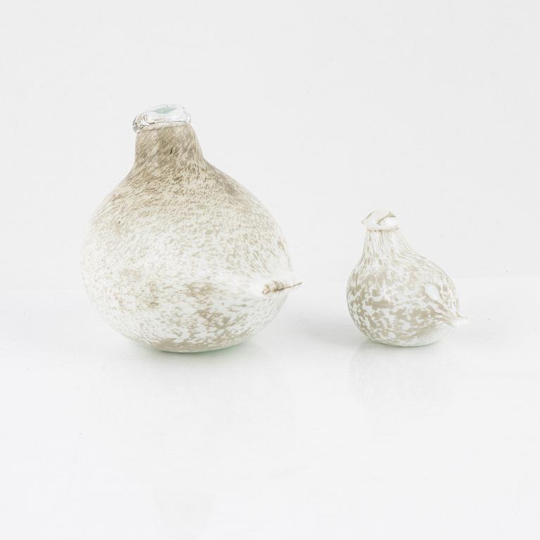 Oiva Toikka, two glass bird sculptures, Nuutajärvi, Notsjö, Finland, signed.
