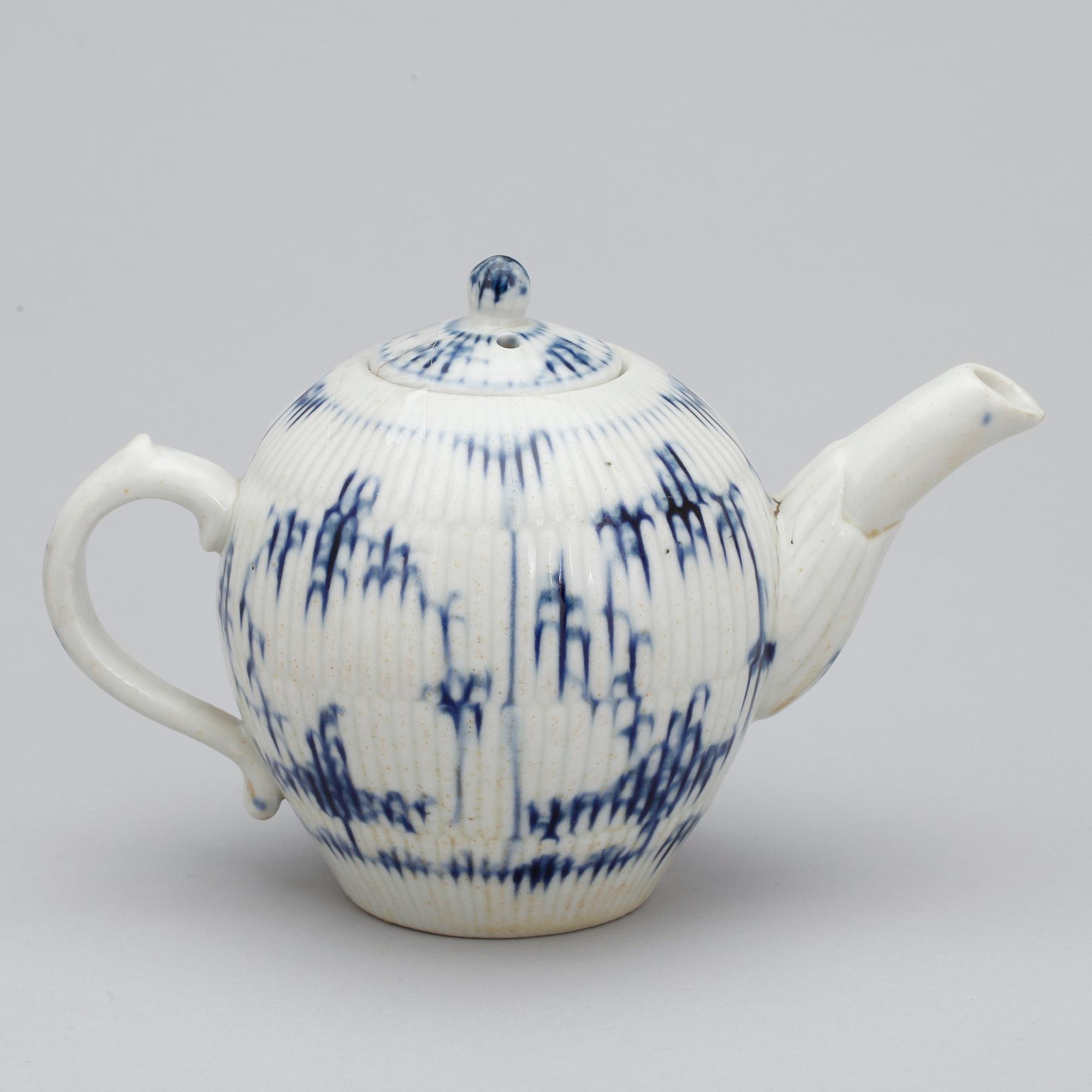 TEKANNA, porslin, Meissenliknande märke, 1800-tal.