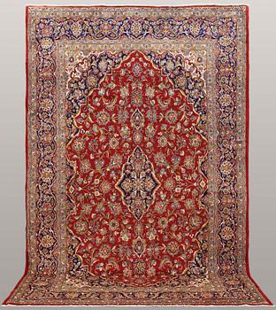 A CARPET, Kashan, ca 387 x 223 cm.