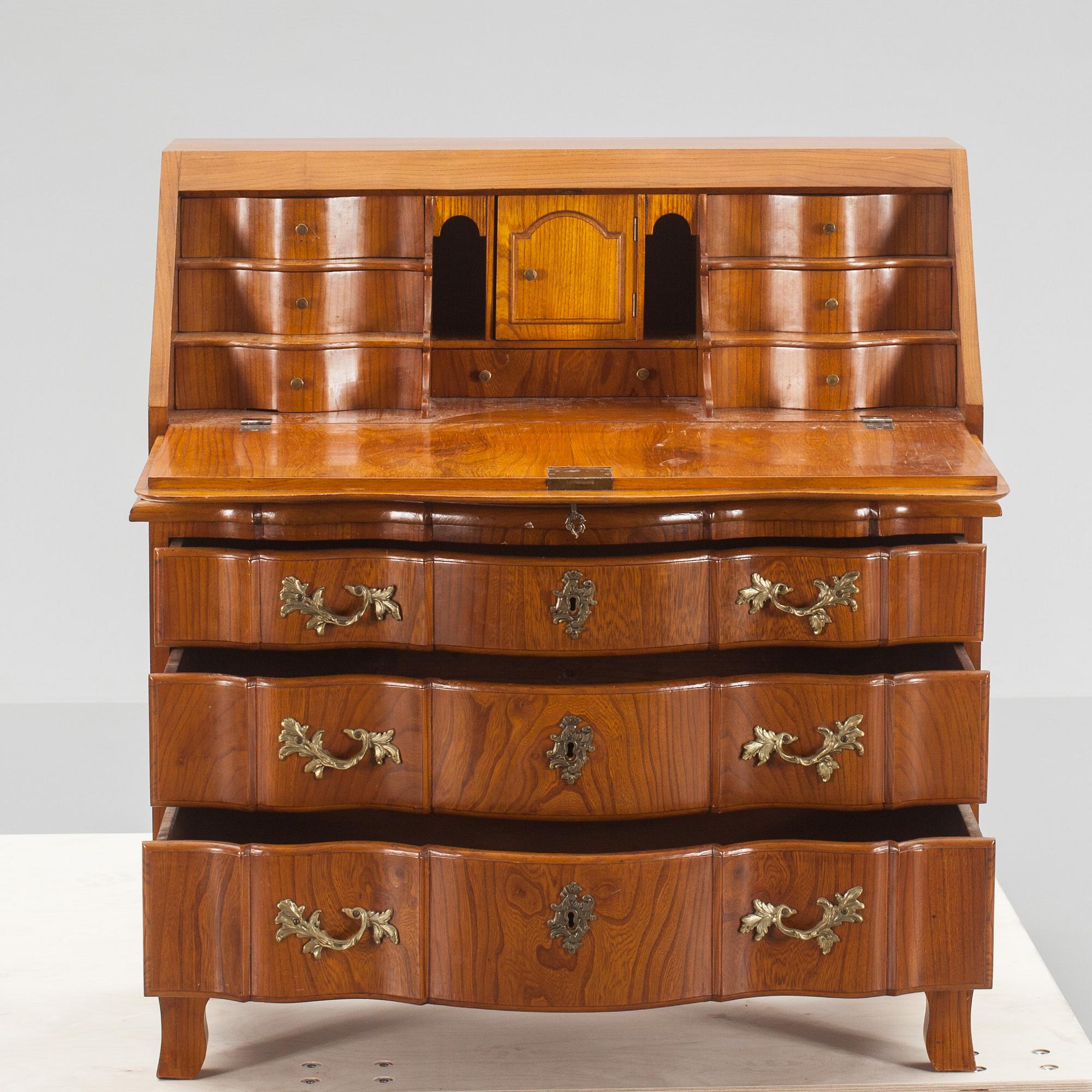 SNEDKLAFFSEKRETÄR, barockstil. 1900-tal.