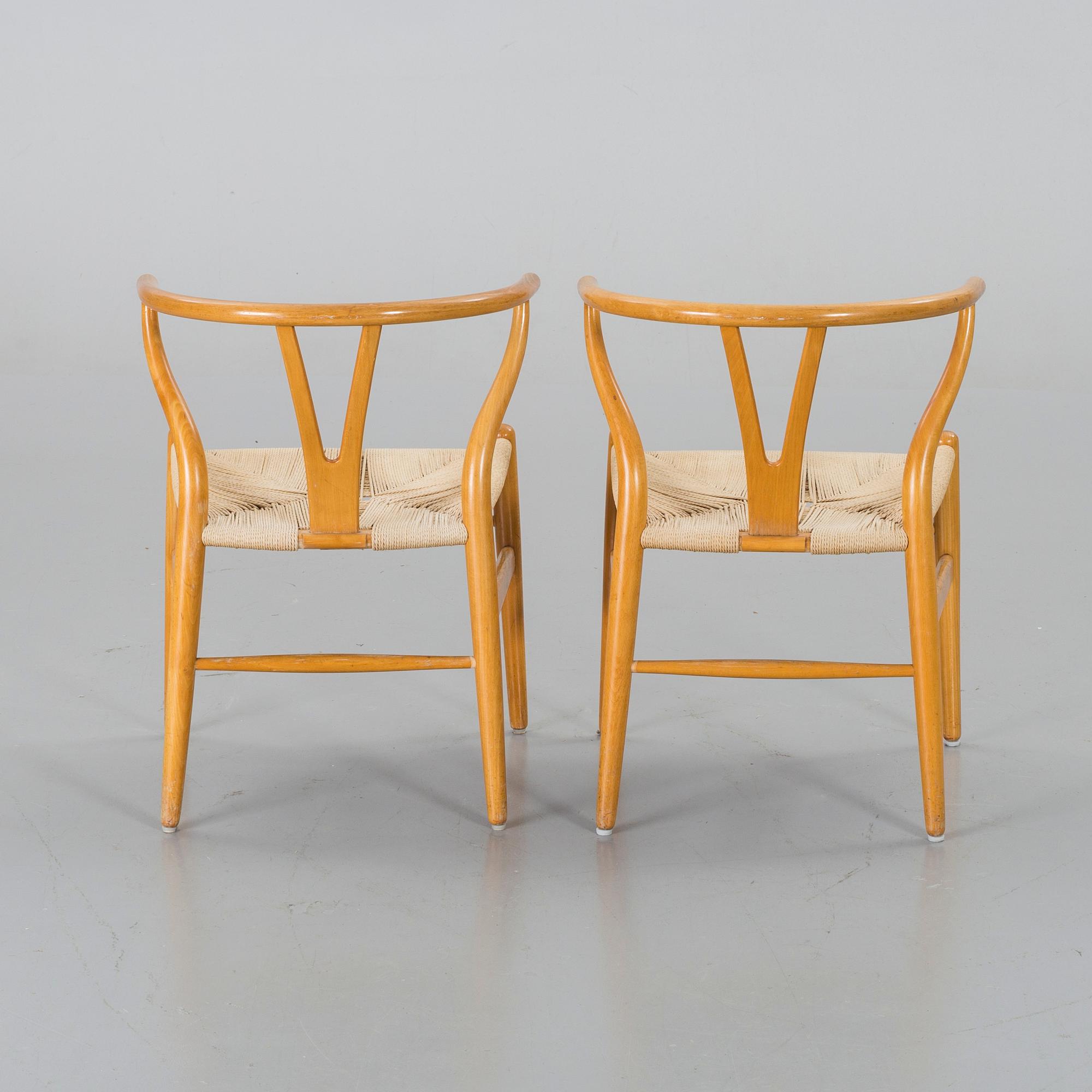HANS J WEGNER,  A PAIR OF ARMCHAIRS "Y-stolen" , Carl Hansen & Son.