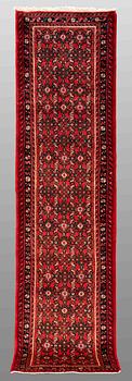 A RUNNER, Hosenabad, ca 272 x 64 cm.