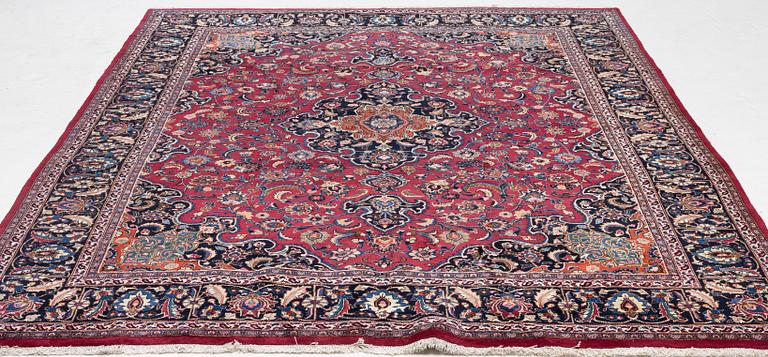 Rug, Meshed, 383 x 294 cm.