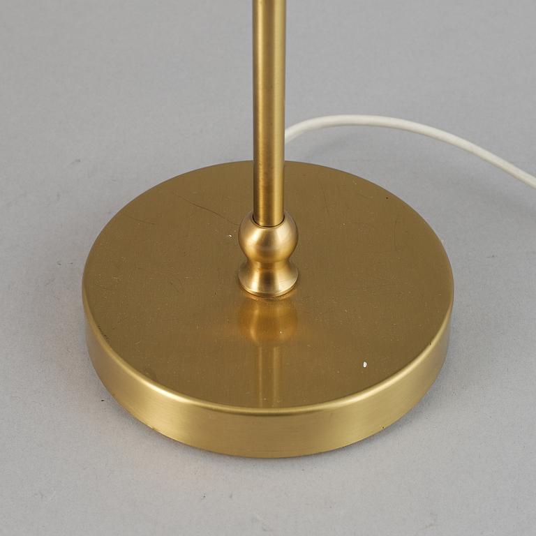 Josef Frank, bordslampa, modell 2332, Firma Svenskt Tenn.