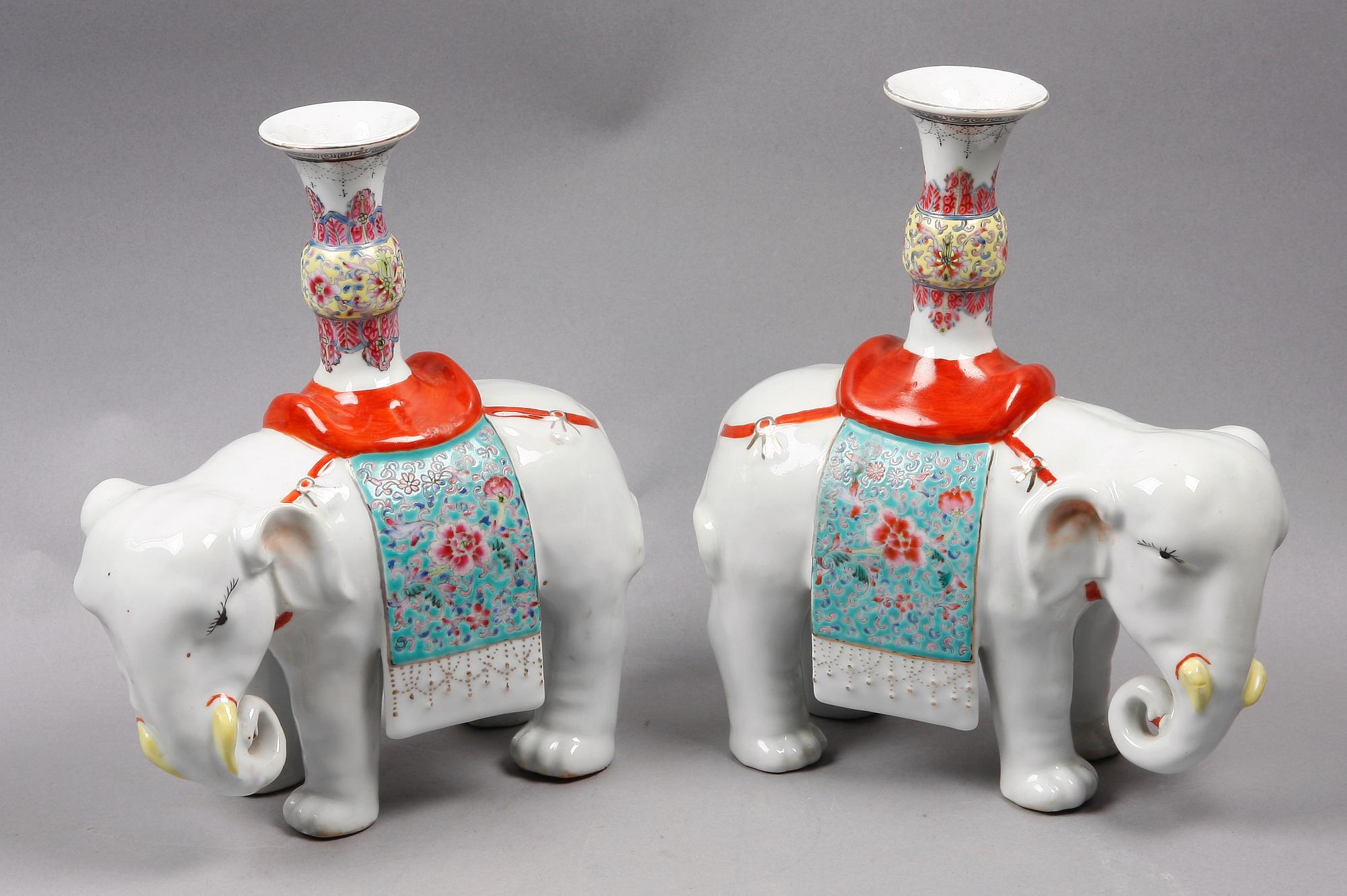 FIGURINER, ett par, porslin, Kina, 1900-tal.