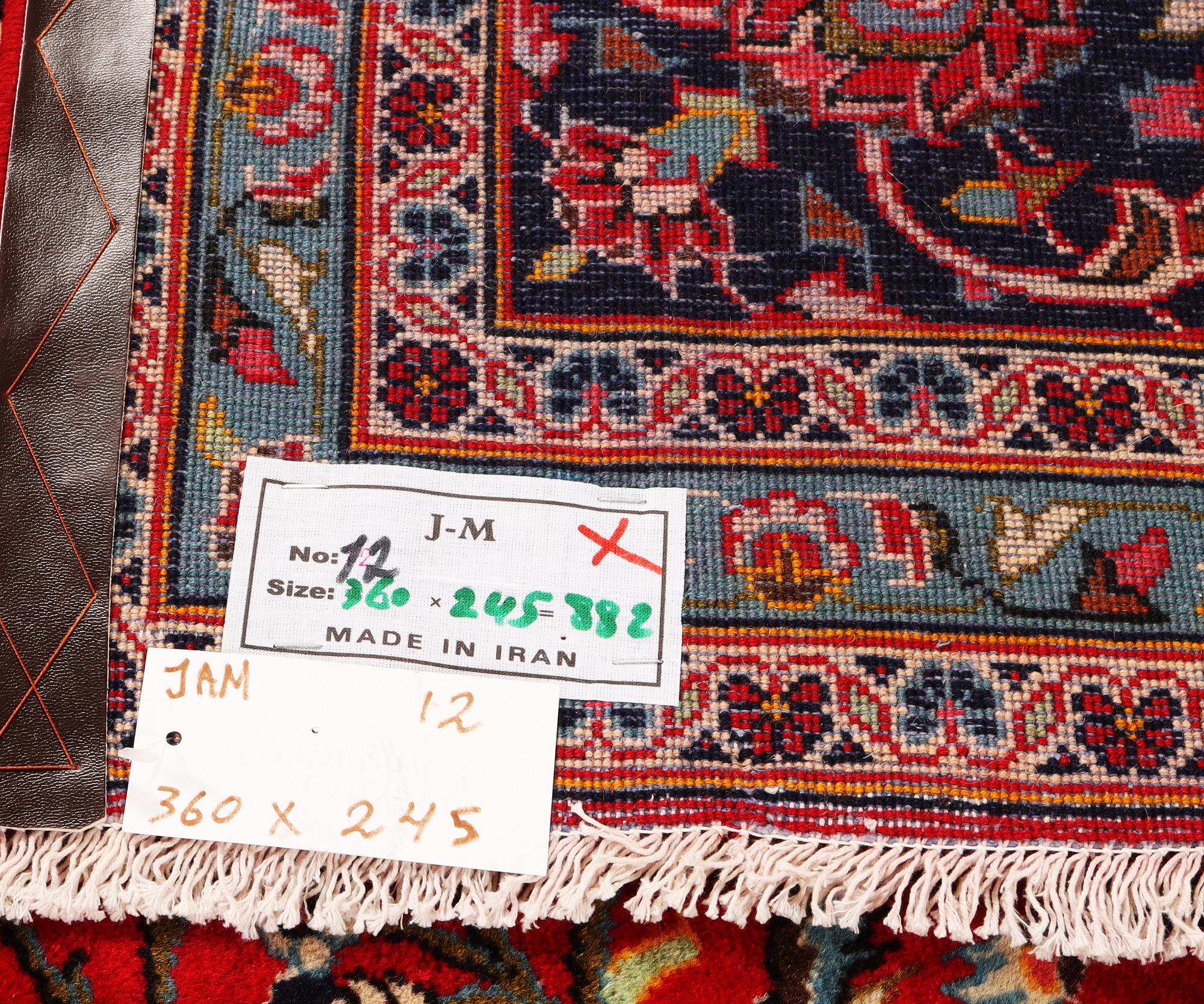 A Kashan carpet, a. 360 x 245 cm.