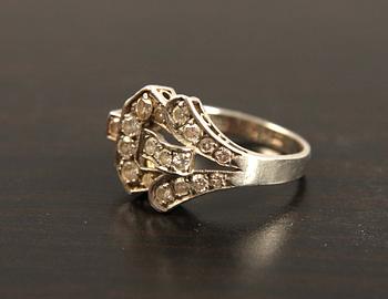 RING, platina med diamanter tot ca 0,82 ct. 1949.