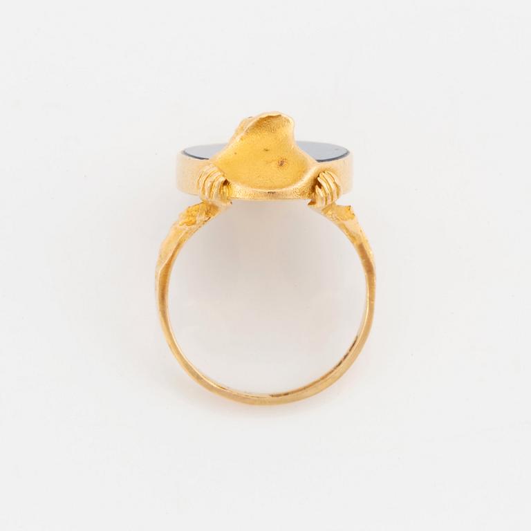 Lapponia ring design Björn Weckström 18K guld med opal.