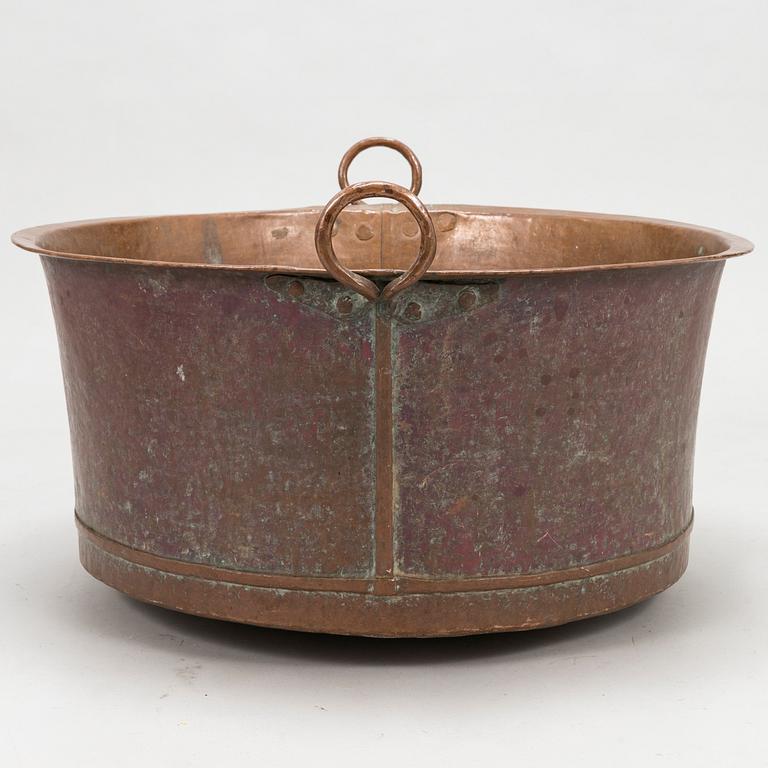 A 1900/20th century copper pot.