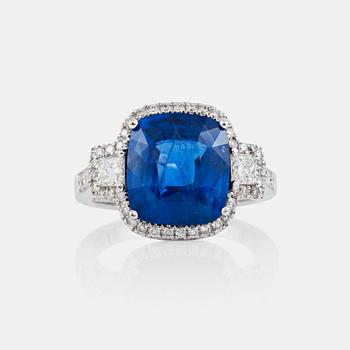 RING med safir 6.81 ct och diamanter 0.85 ct, enligt gravyr.